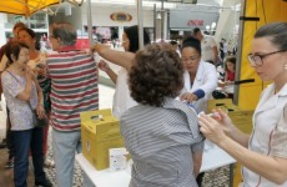 Procura por vacina contra a gripe é intensa no Dia D