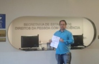 Pai de criança com deficiência recorre de multas na Justiça