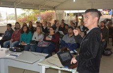 Grupo recebe orientação sobre vacina antirrábica