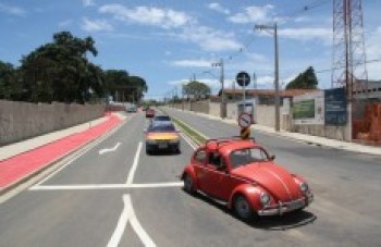 Avenida recebe lâmpadas de LED