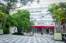 Secretaria de Saúde recebe altar do Divino