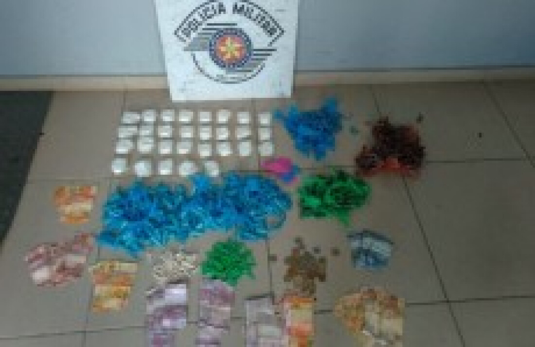 Polícia encontra drogas no Conjunto do Bosque