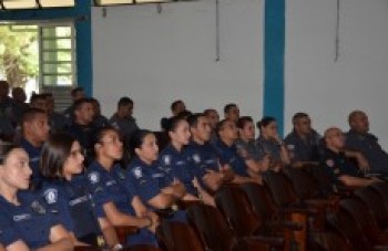 Polícia passa por capacitação para se aproximar de escolas