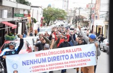 Funcionários da Valtra entram no terceiro dia de paralisação