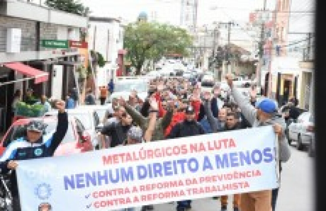 Funcionários da Valtra entram no terceiro dia de paralisação