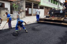 Ruas da Vila Jaú recebem revestimento asfáltico