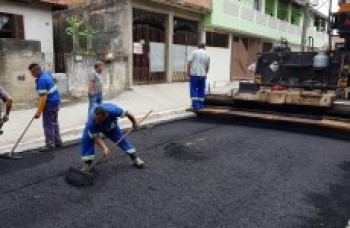 Ruas da Vila Jaú recebem revestimento asfáltico