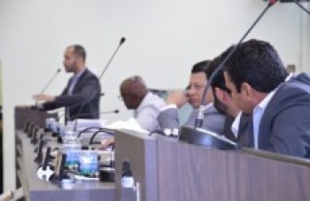 Vereadores reprovam contas de 2014 do prefeito Mamoru