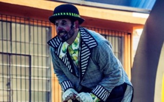 Zé Gambiarra se apresenta na sexta