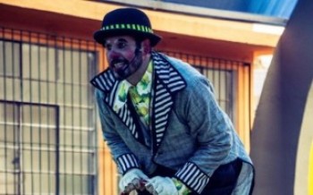 Zé Gambiarra se apresenta na sexta