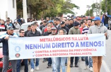 Após liminar, funcionários da Valtra suspendem paralisação