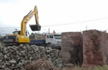 Prefeitura inicia mutirão de limpeza pela cidade