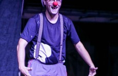 Projeto tem apresentação e bate-papo com palhaço surdo