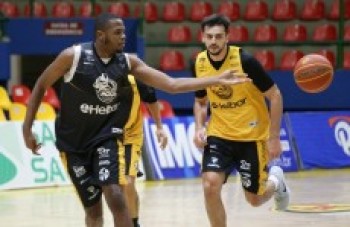 Campeão sul-americano, Zé Carlos se reintegra