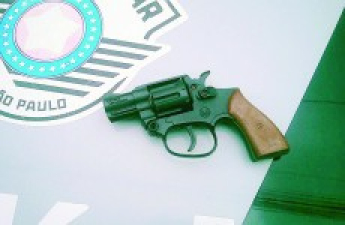 Três menores pegos tentando roubar casa