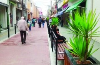 Revitalizada, rua Flaviano é entregue