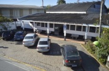 Marido é preso após agredir a esposa e o filho de seis meses