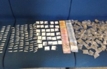 Polícia detém dupla por tráfico de drogas