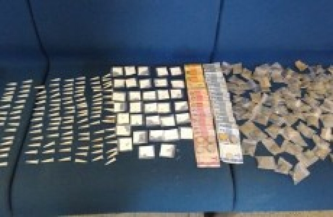 Polícia detém dupla por tráfico de drogas