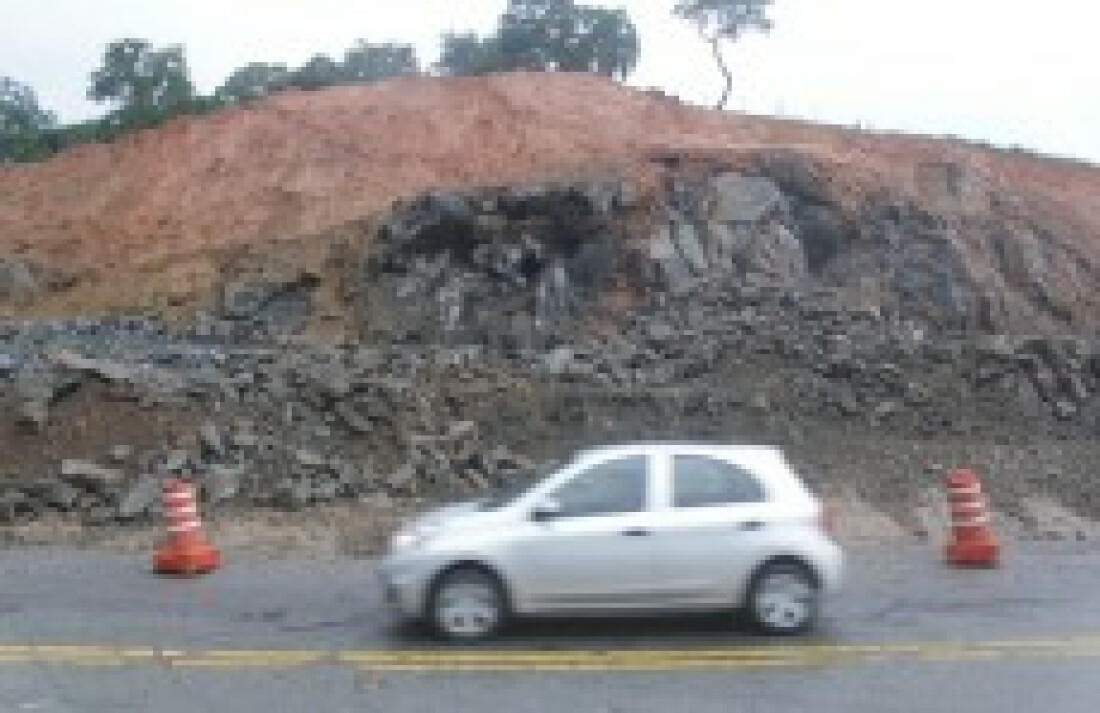 Mogi-Dutra é interditada para detonação de rochas