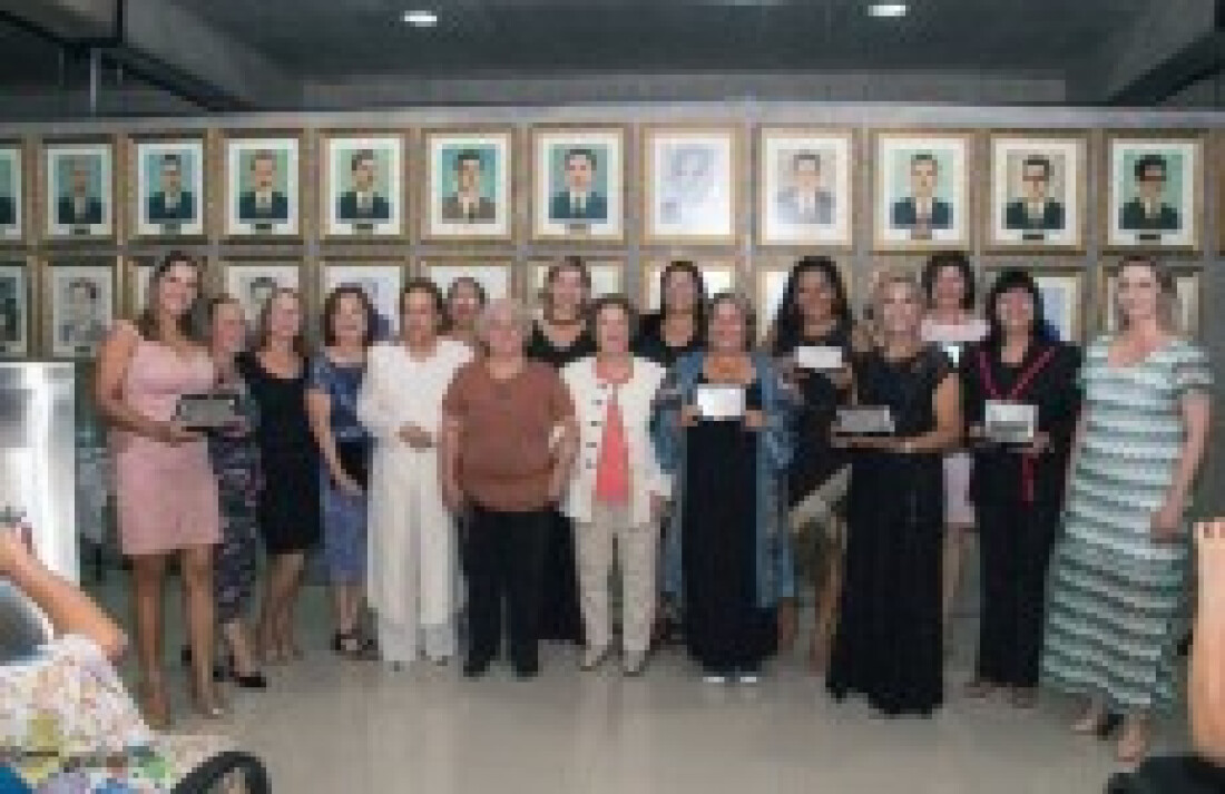 Vereadoras recebem homenagem