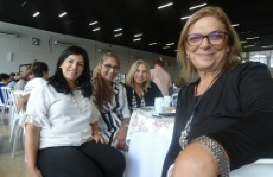 Feminina
