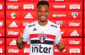 Tchê Tchê chega sabendo que vai brigar por espaço