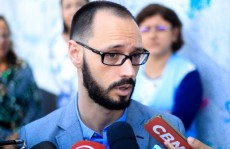 Pais de alunos e diretoria da Raul Brasil promovem reunião