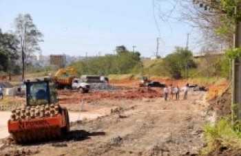 Obra vai desafogar trânsito na estrada de Santa Isabel