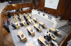 Prefeitura acaba com duas invasões