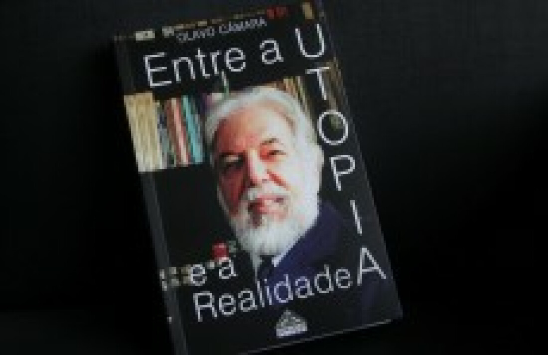 Articulista do Mogi News, Olavo lança livro amanhã
