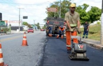 Operação tapa-buraco atenderá vários bairros até o final de abril