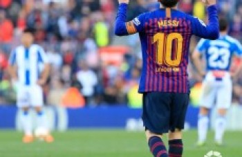 Messi brilha uma vez mais e marca dois gols em clássico