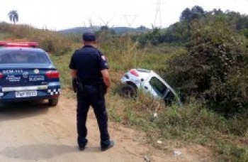 GCM de Suzano encontra carro roubado