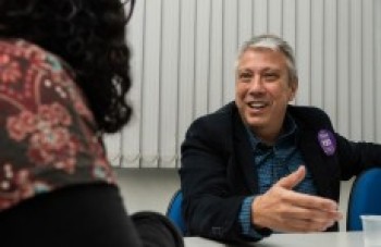 Candidato ao senado visita redação