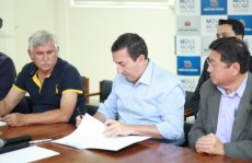 Prazo passa, mas Uber e 99 deixam de pagar autuações