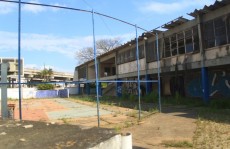 Prédio onde funcionava antiga escola do Sesi está abandonado