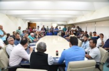 Taxistas querem agilidade na regulamentação do Uber