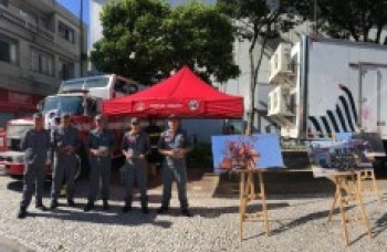 Bombeiros e PM participam de ação de trânsito: