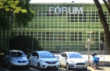 Jovem é ouvido durante audiência de instrução