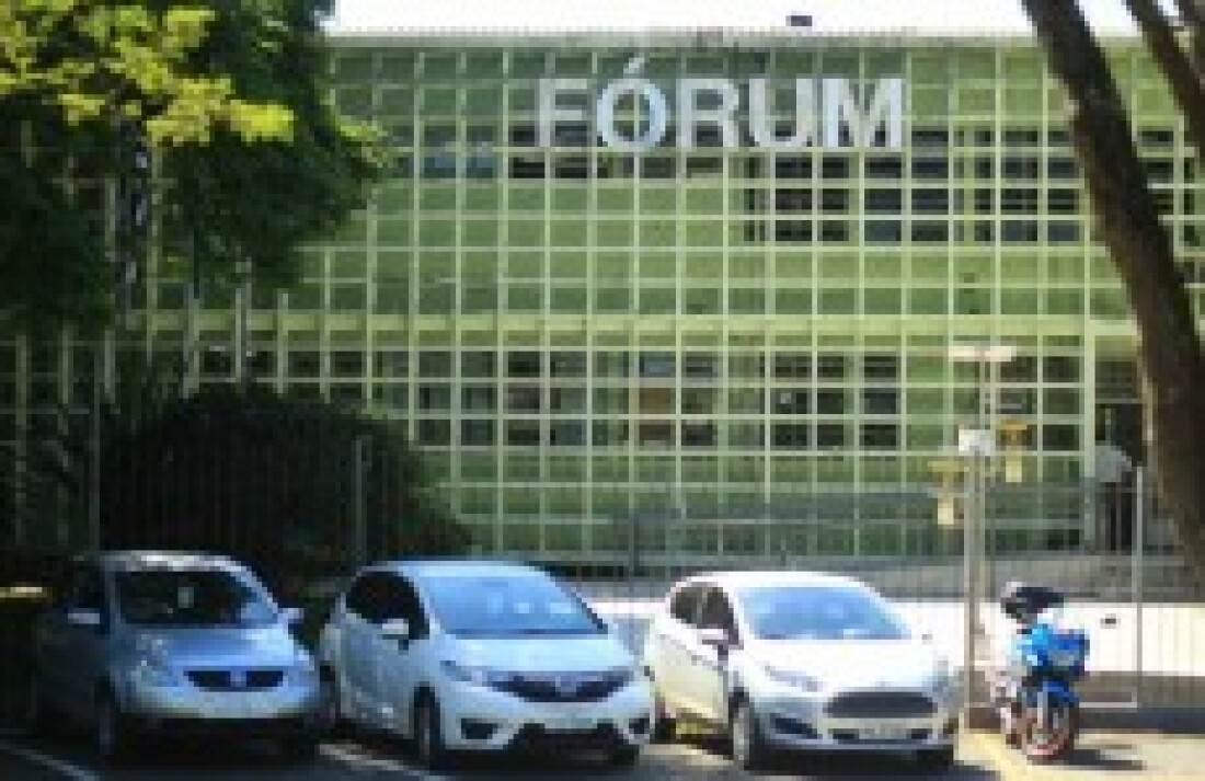 Jovem é ouvido durante audiência de instrução