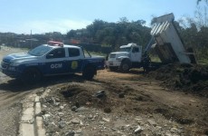 Veículo é apreendido por descarte irregular