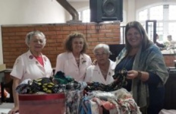 Saspe entrega lenços à Rede Feminina de Combate ao Câncer