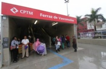 Estações da CPTM em Ferrazrecebem mutirão do sarampo