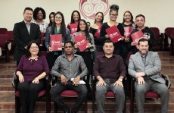 Parceria concede bolsas de estudos