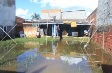 Moradores desalojados são transferidos a outra escola