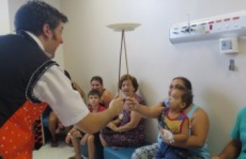 Circo visita pacientes em hospital