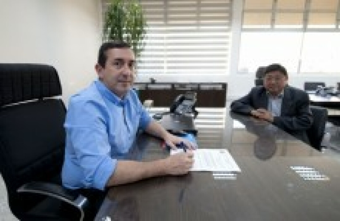 Prefeito viaja à China em busca de investimentos