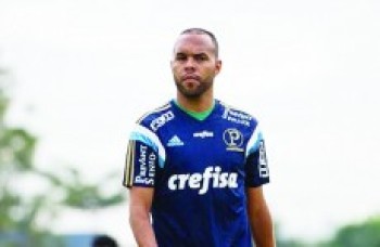 Alecsandro não descarta título