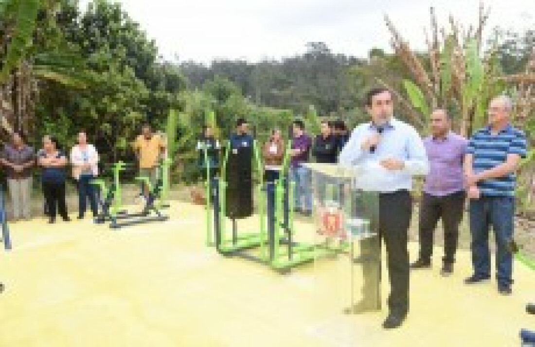 Academia da Terceira Idade é inaugurada no bairro do Itapeti